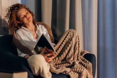 8 livros para inspirar você mulher a viajar sozinha